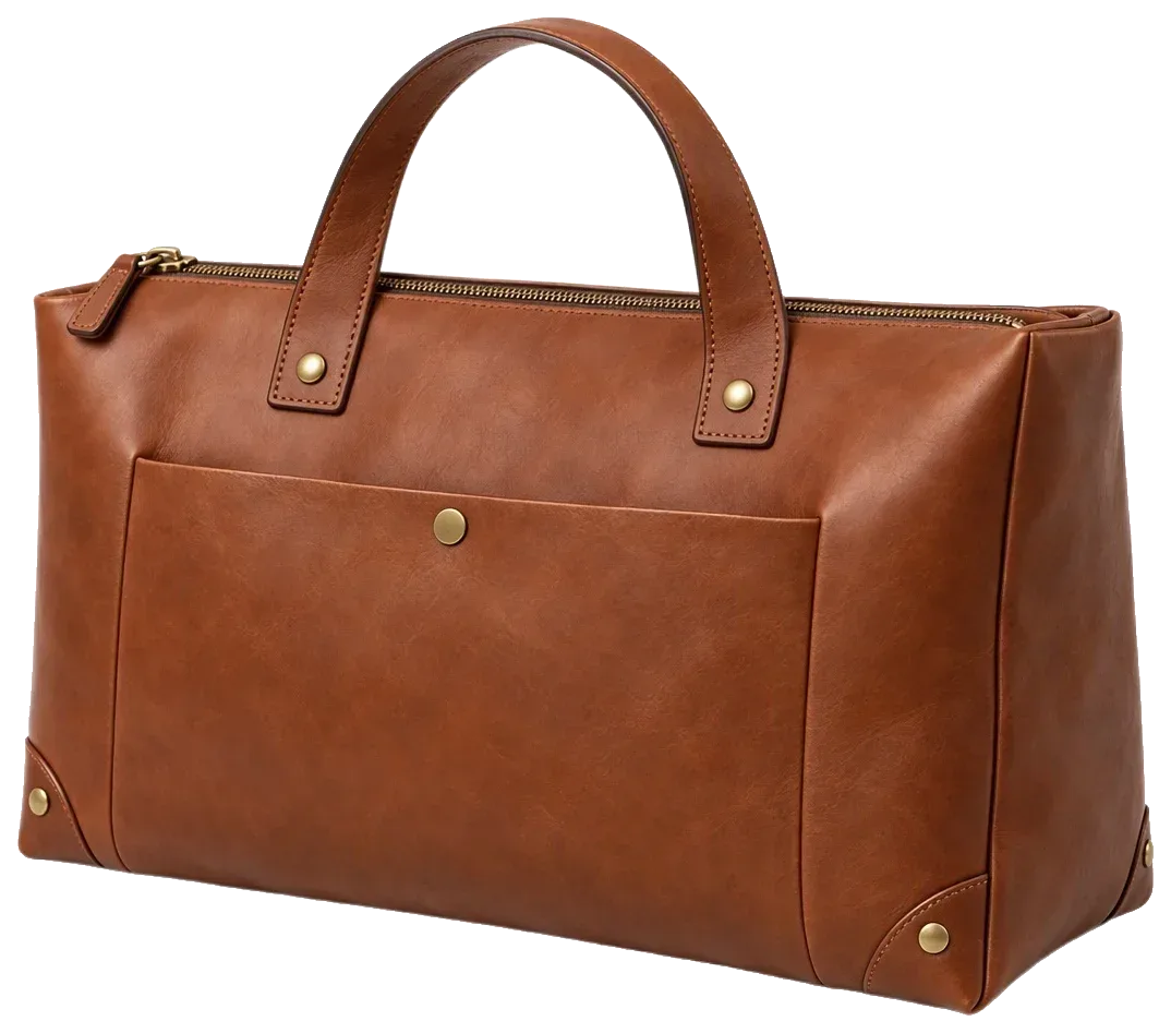 Illustration einer hellbraunen Reisetasche aus Leder mit gerollten Tragegriffen, Außentasche mit Druckknopf, Messing-Reißverschluss und vernieteten Ecken